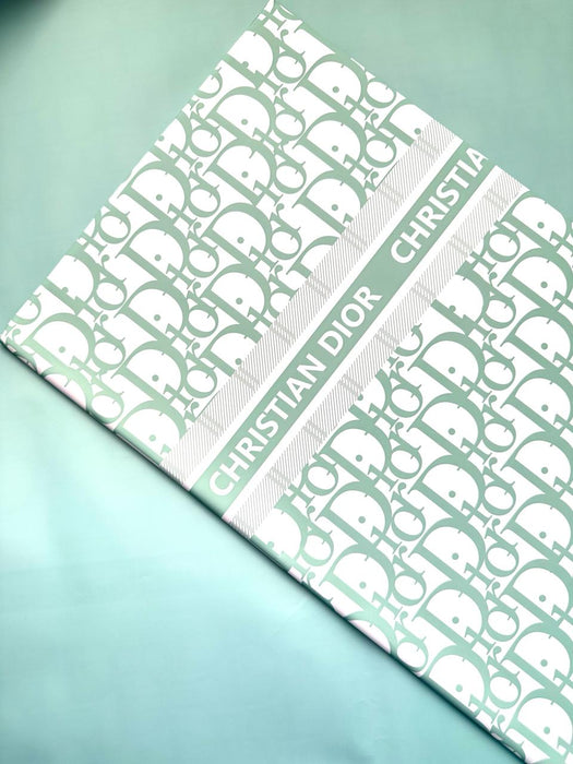 Papel Coreano Impreso "D I O R" Verde Paquete x 20